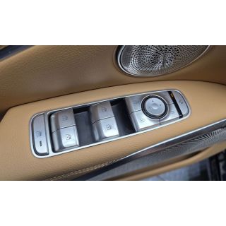 704738