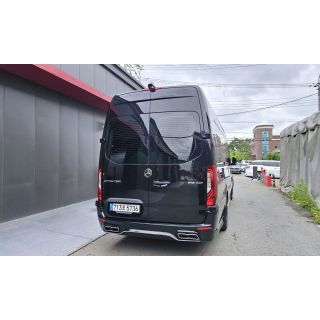 943586