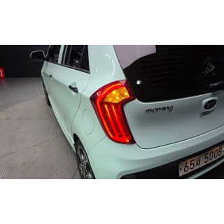216961