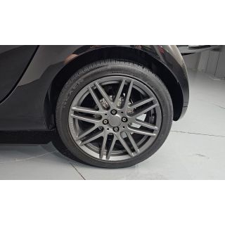 979613