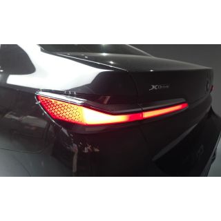 983922