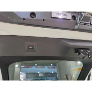 737067