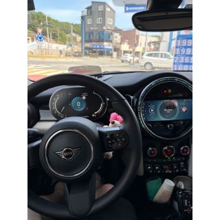 563124
