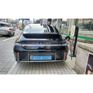 808617