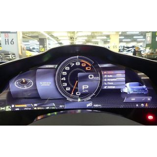 587933