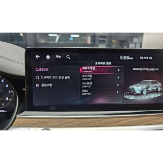 982907