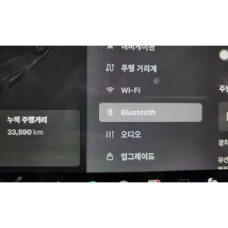 740077