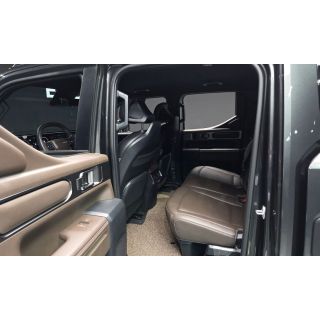 569670