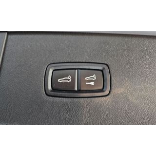 216858