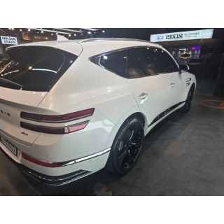 877001