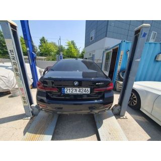 598137