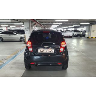 555941