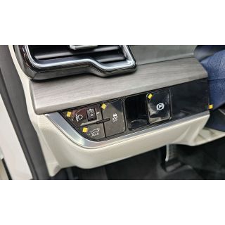 897902