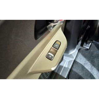 911868
