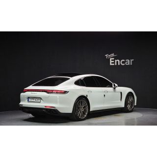 472807