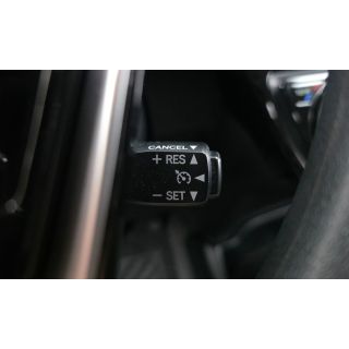 572777
