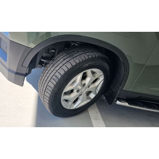 943565
