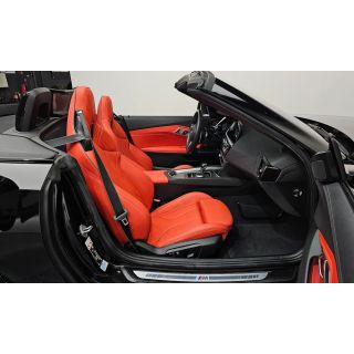 891743
