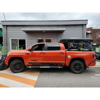821543