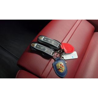 317911
