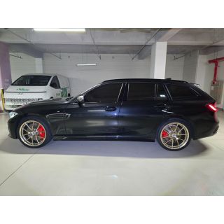 977267