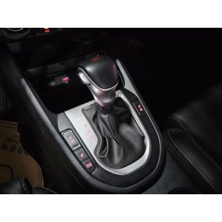 892835