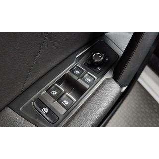 807858