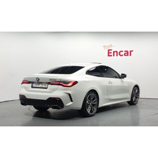 822854