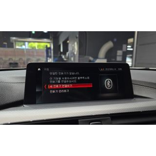 883666