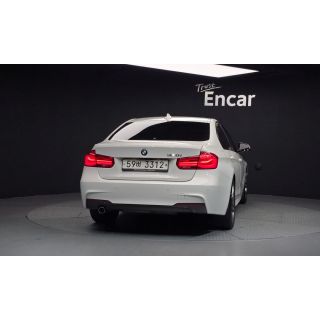 979690