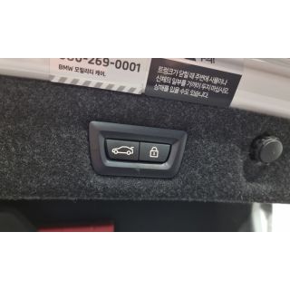 999061
