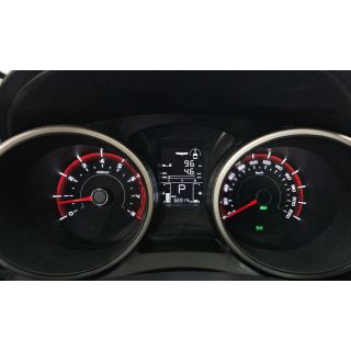913577