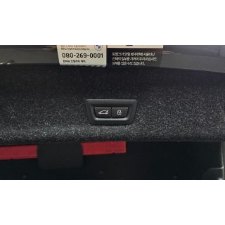 883729