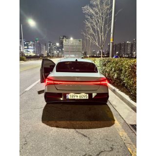 351083