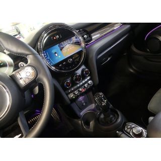 960028