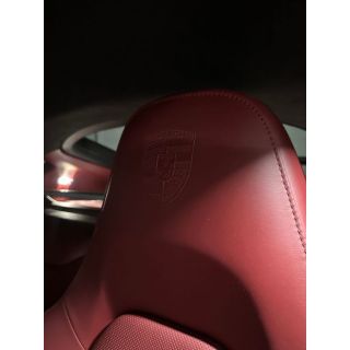 932998