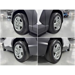 370903