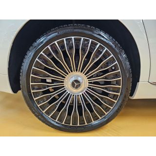 225686