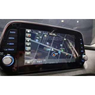 595300