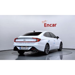 873636