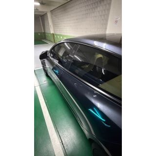 304677