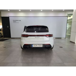 892032