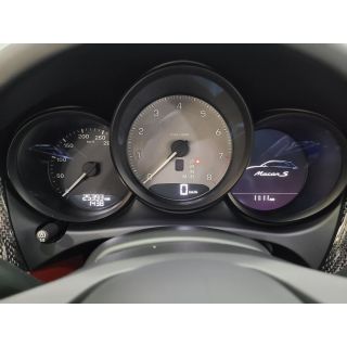 999008