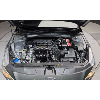 884778