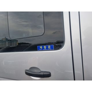 560308