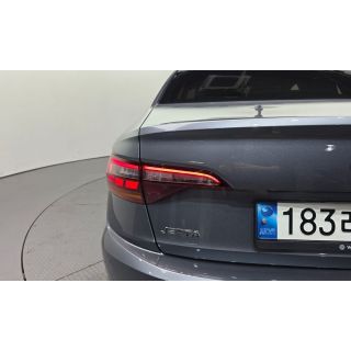 563559