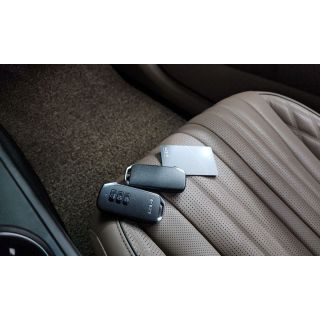 873226
