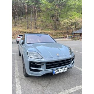 897110