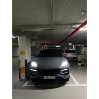 951123