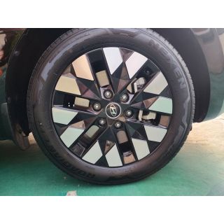 560958